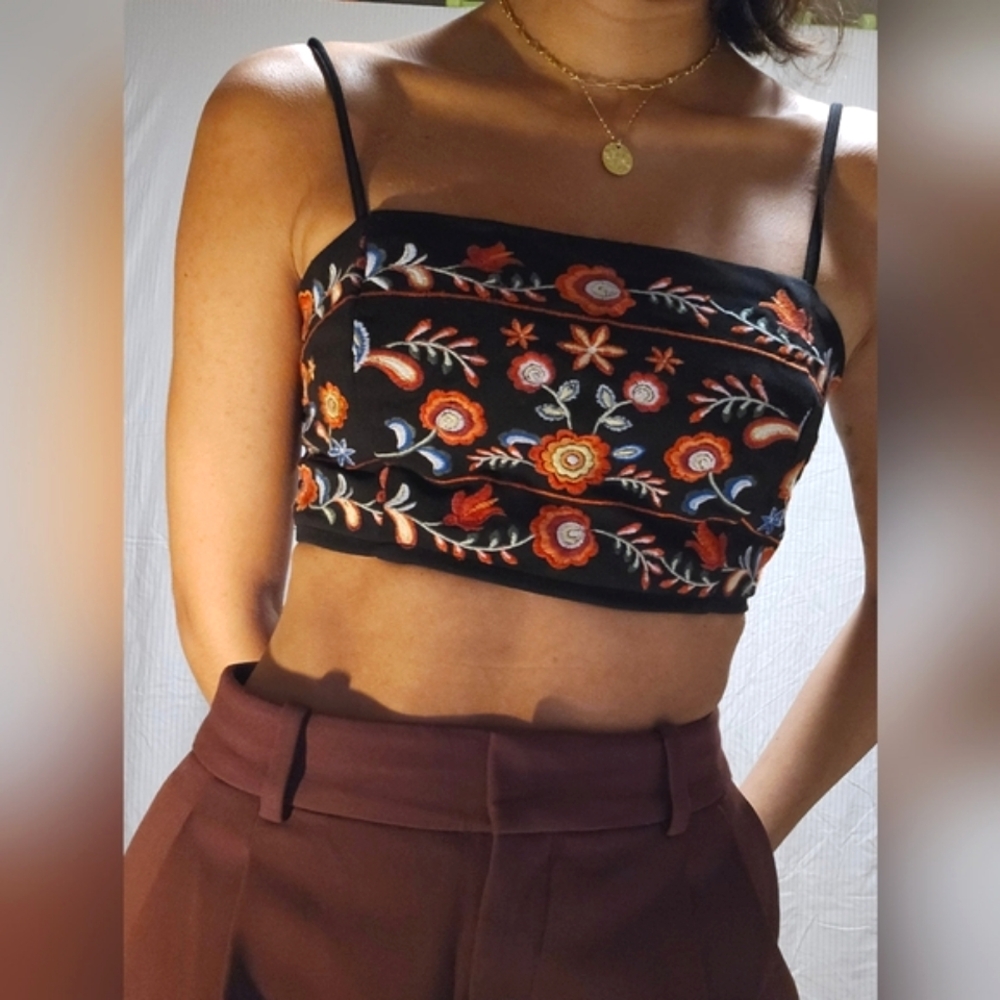 Embroidered Bandeau Top - Picture 2 of 4
